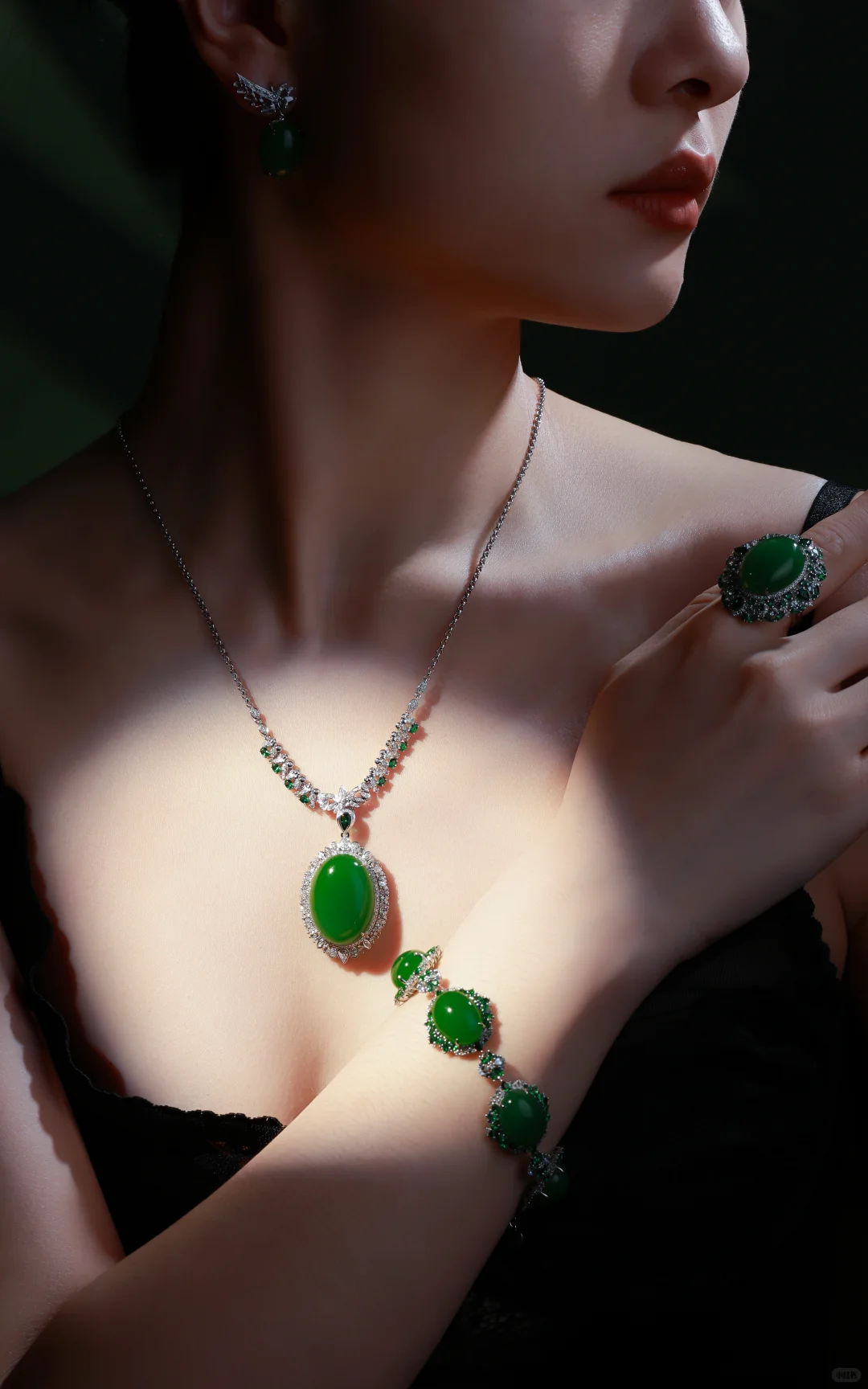 铠甲or软肋？5A高色苹果绿演绎「荆棘森林」