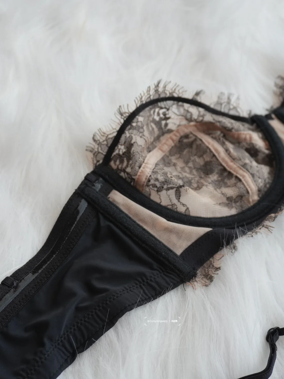 一些漂亮的蕾丝和聚拢内衣👙