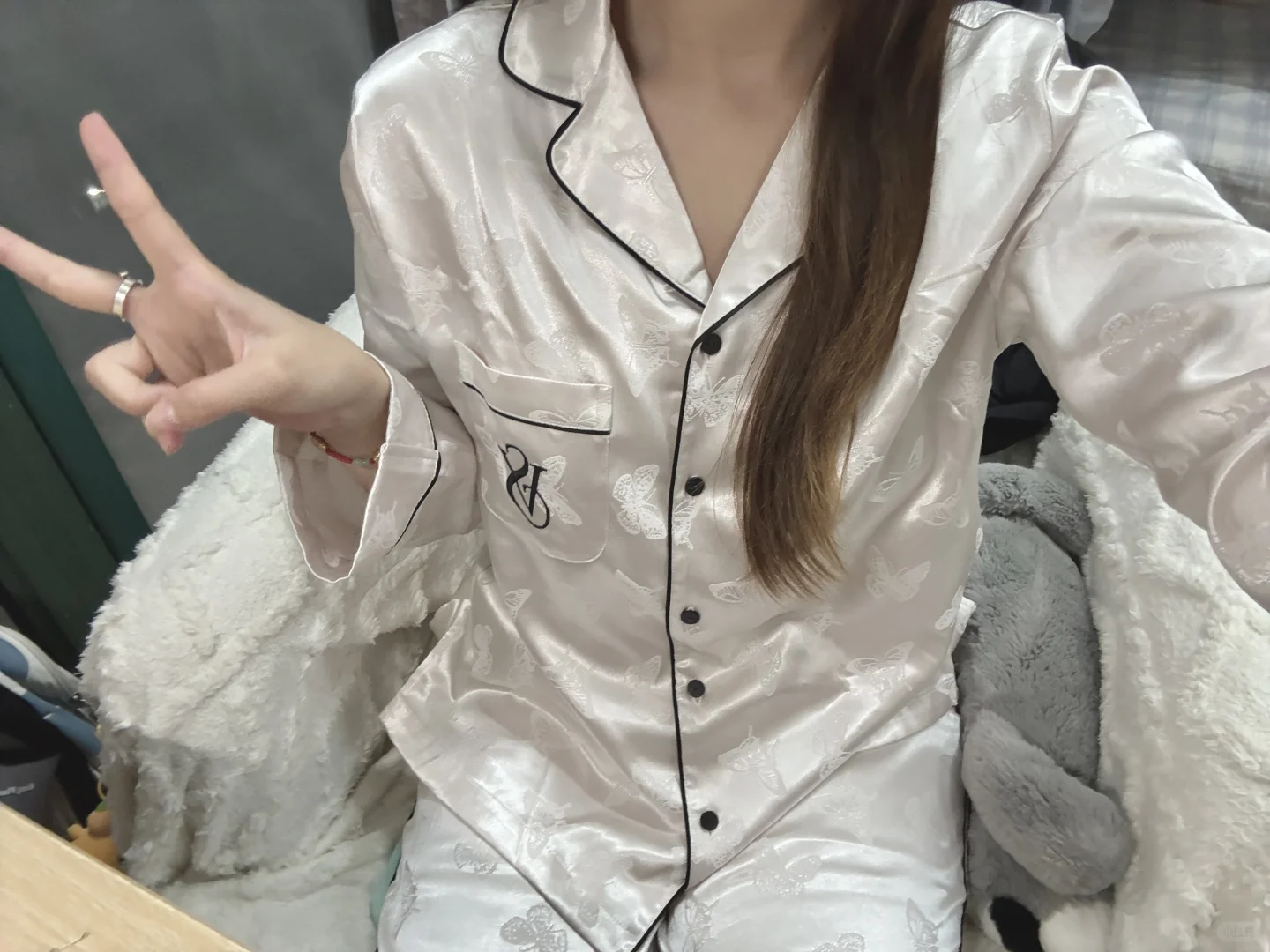 永远不要质疑维密月光绸的光泽度