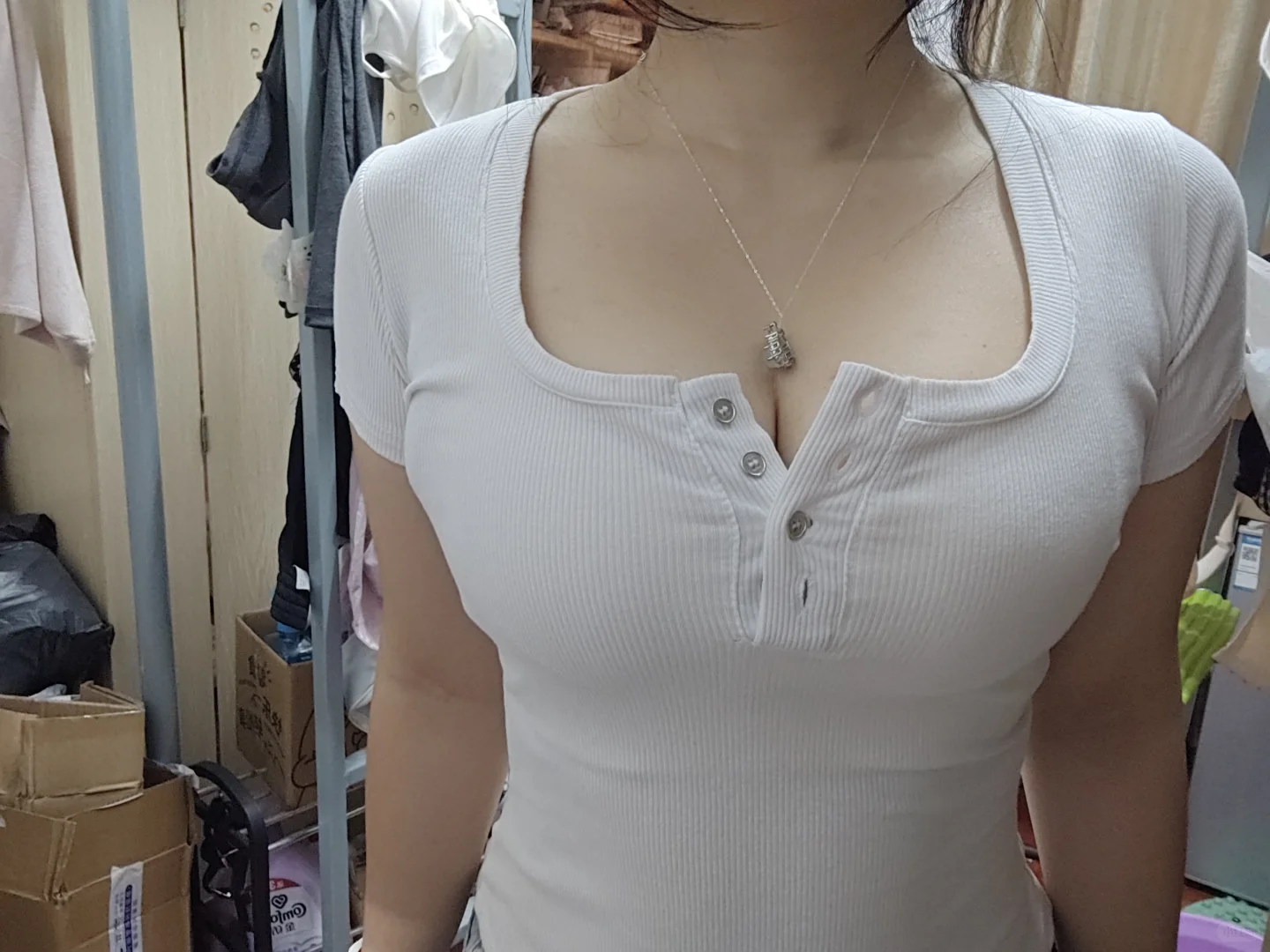 原相机试穿三个内衣