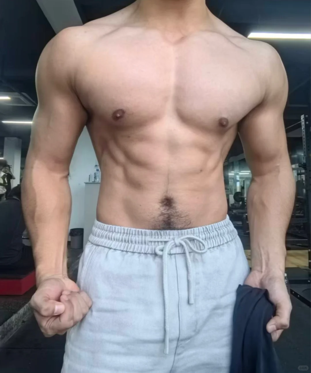 真想让你们摸摸我对象的胸肌