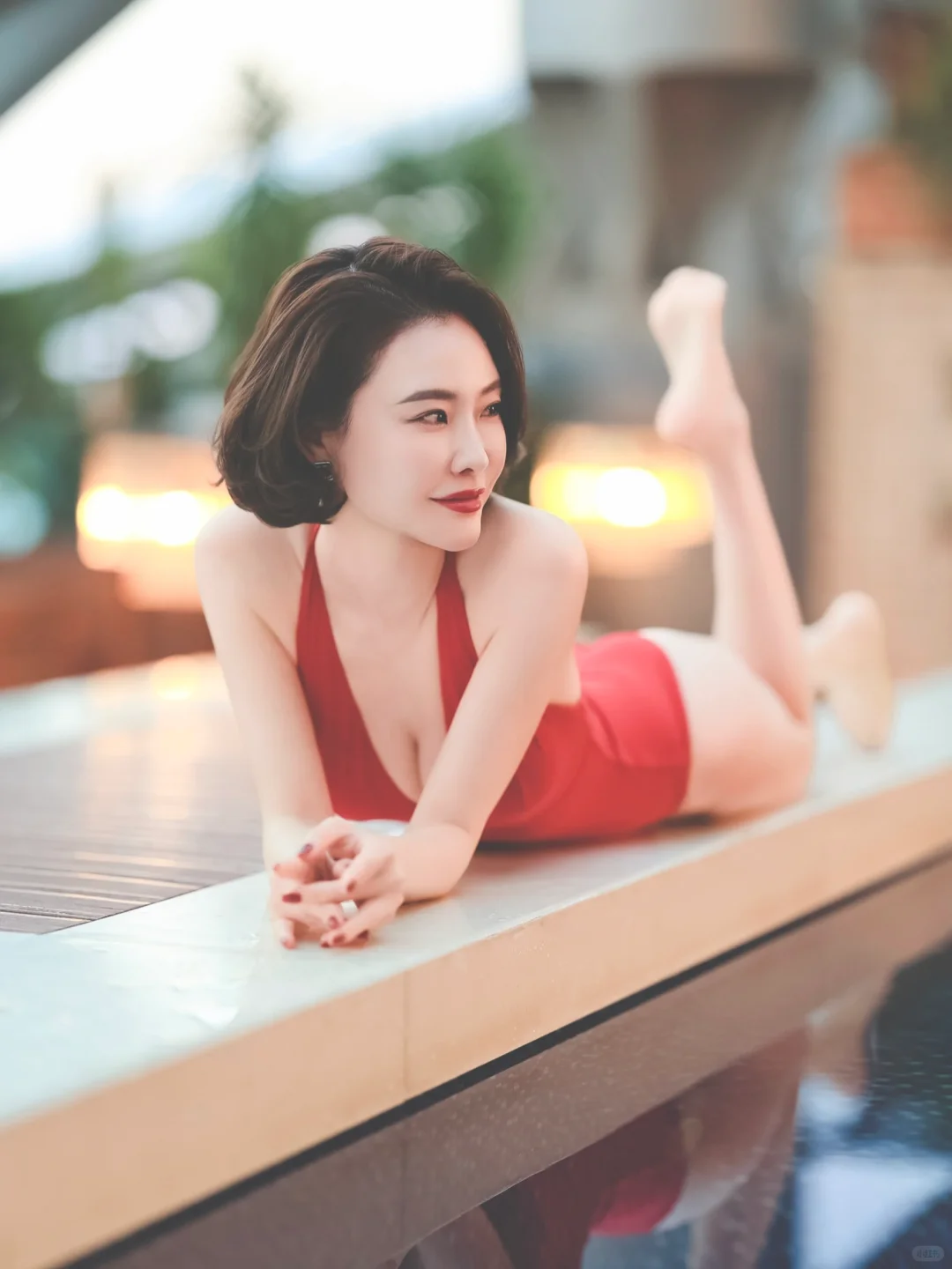 一组港风泳衣写真，红色真的超级出片