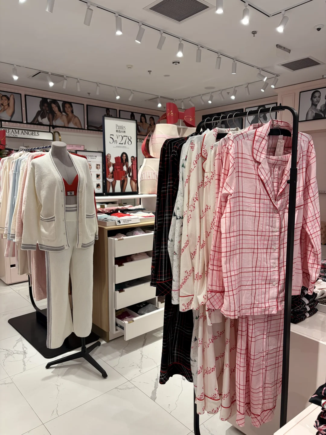 总要买一套维密睡衣吧💗