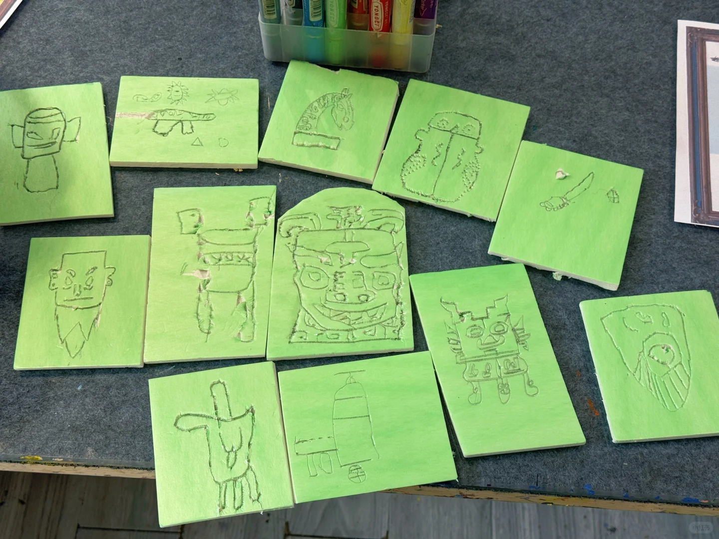 《唐马》（5-8岁）拼贴、吹塑纸版画