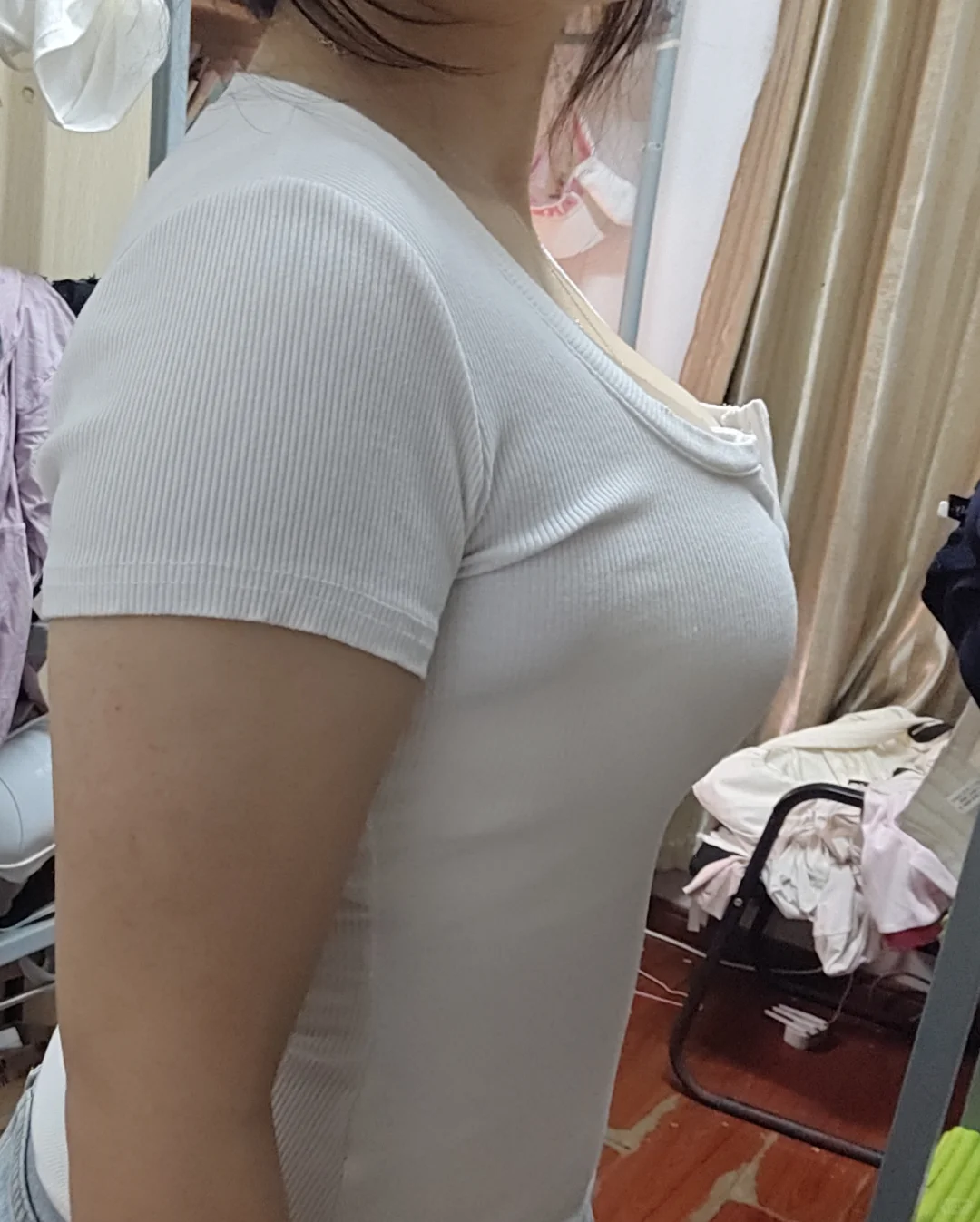 原相机试穿三个内衣