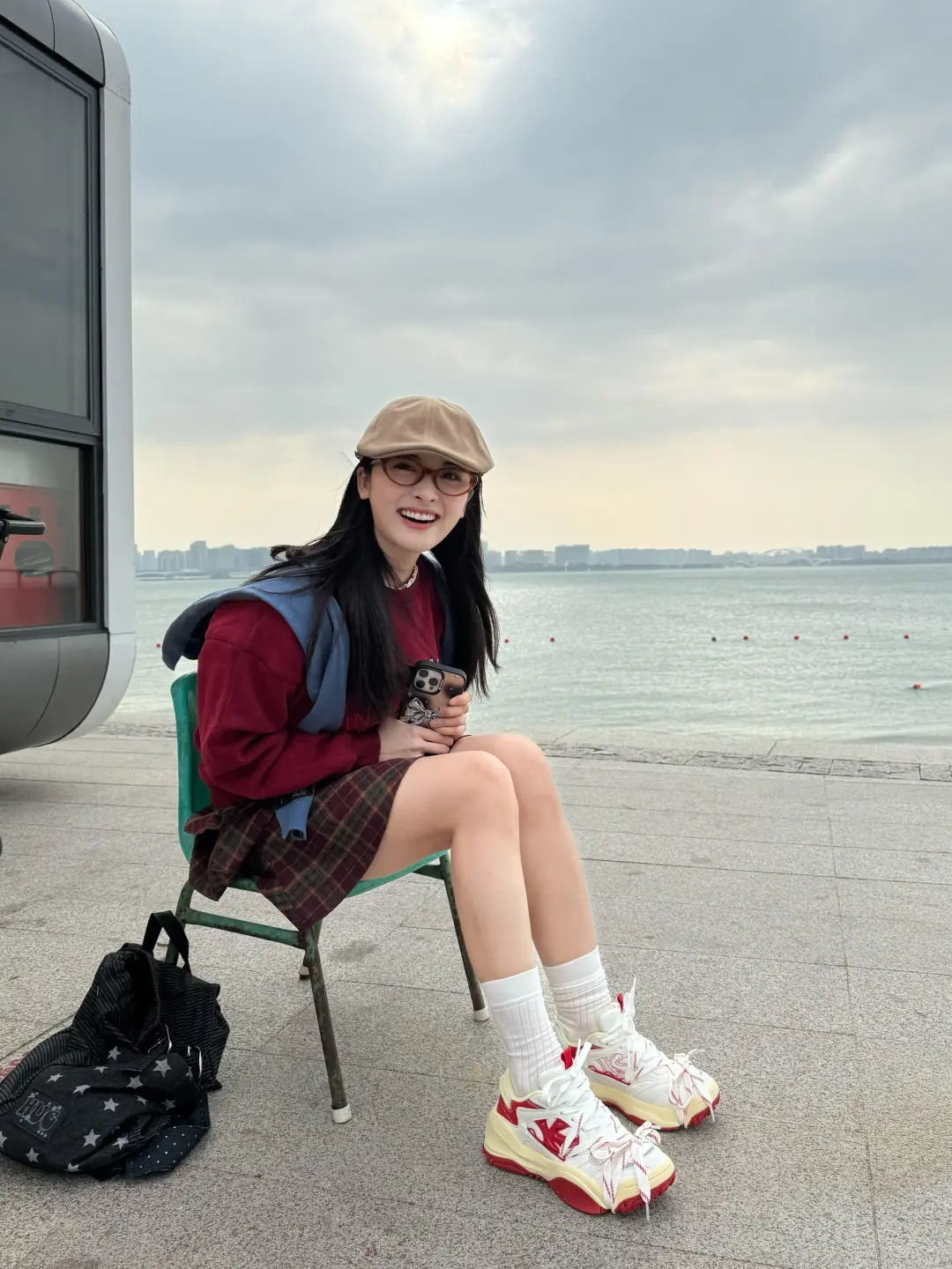 沈月海边冬日穿搭，红色系太有节日感啦~