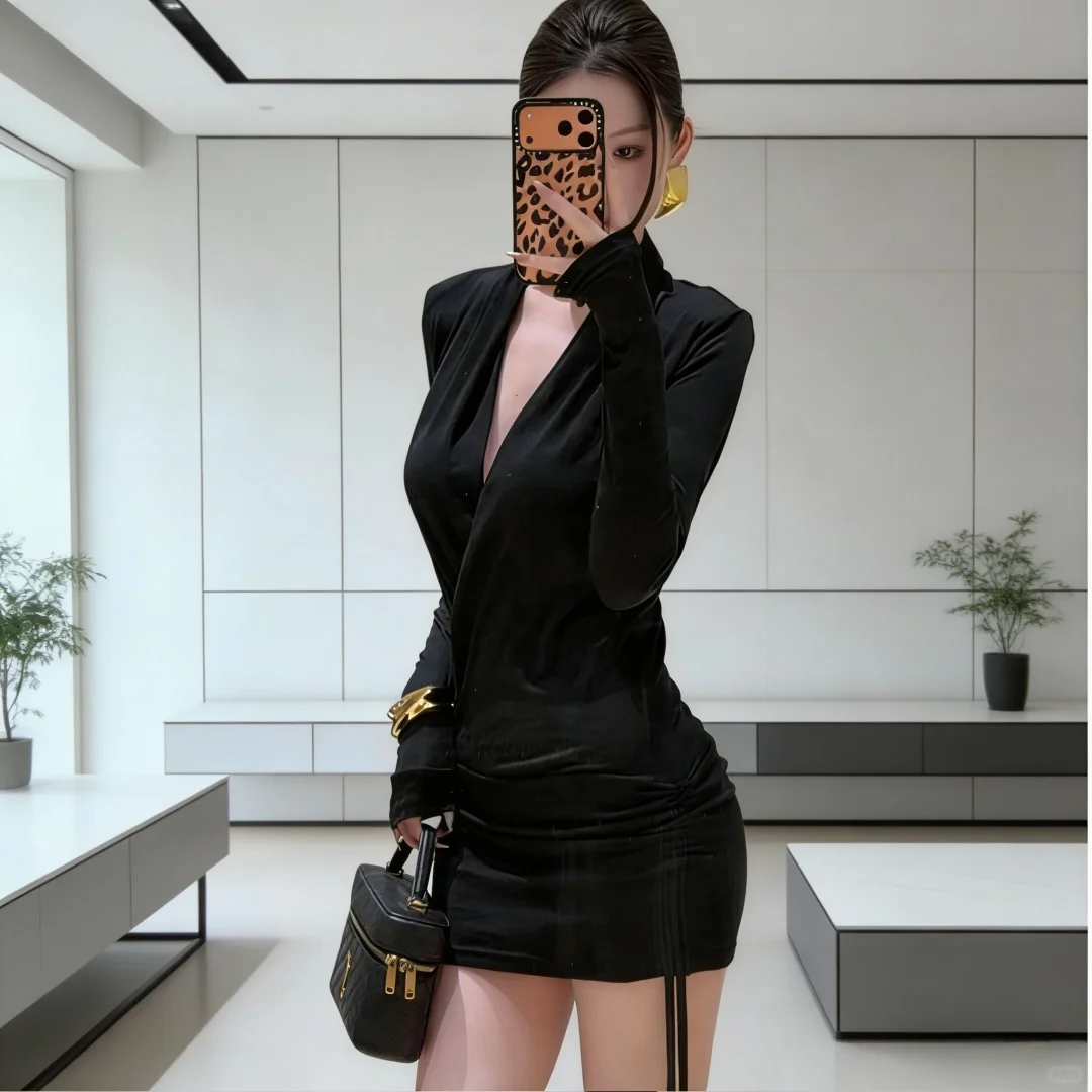 辣妹纯欲风V领连衣裙