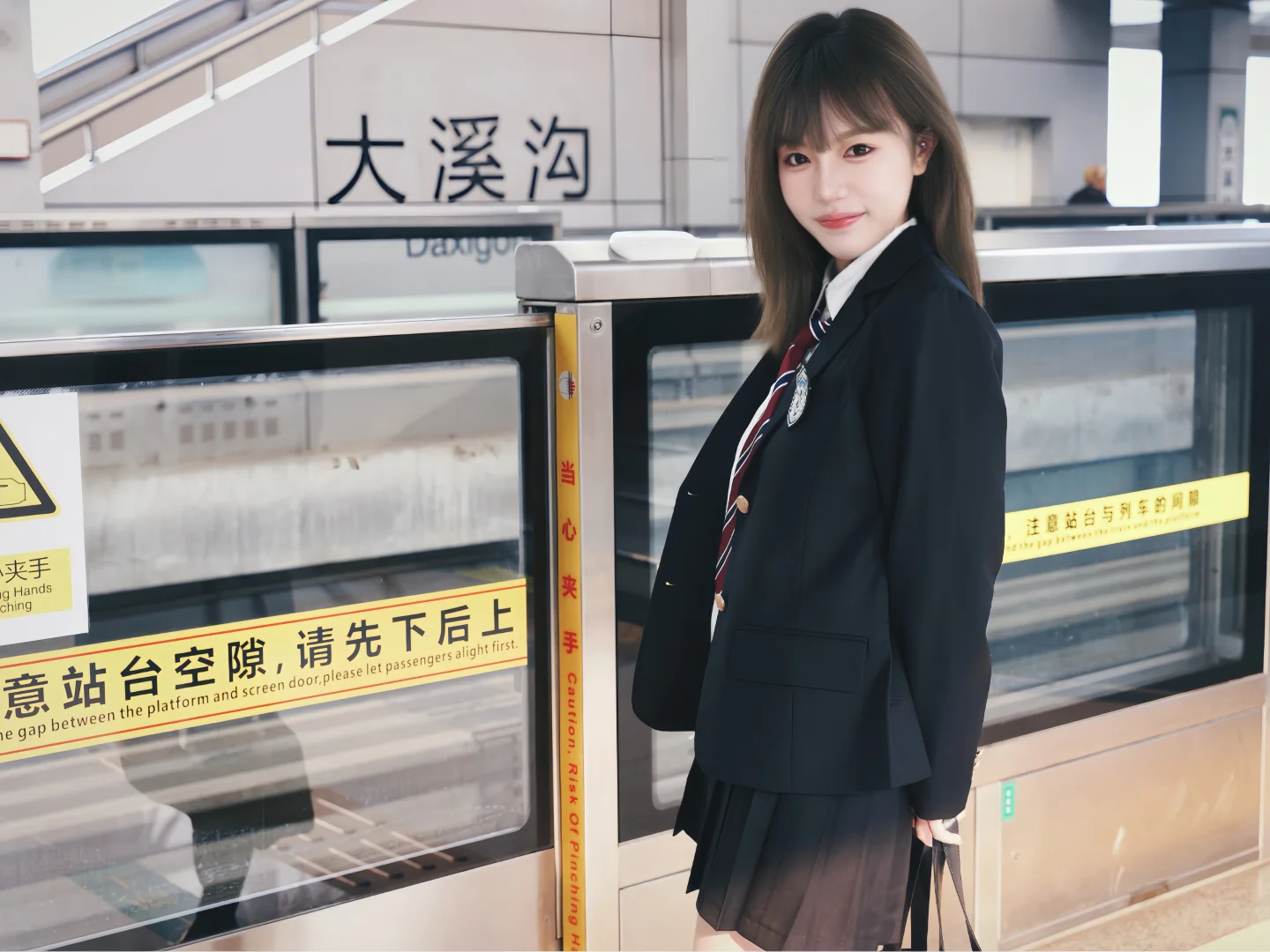 重庆轻轨站也能拍出日系写真