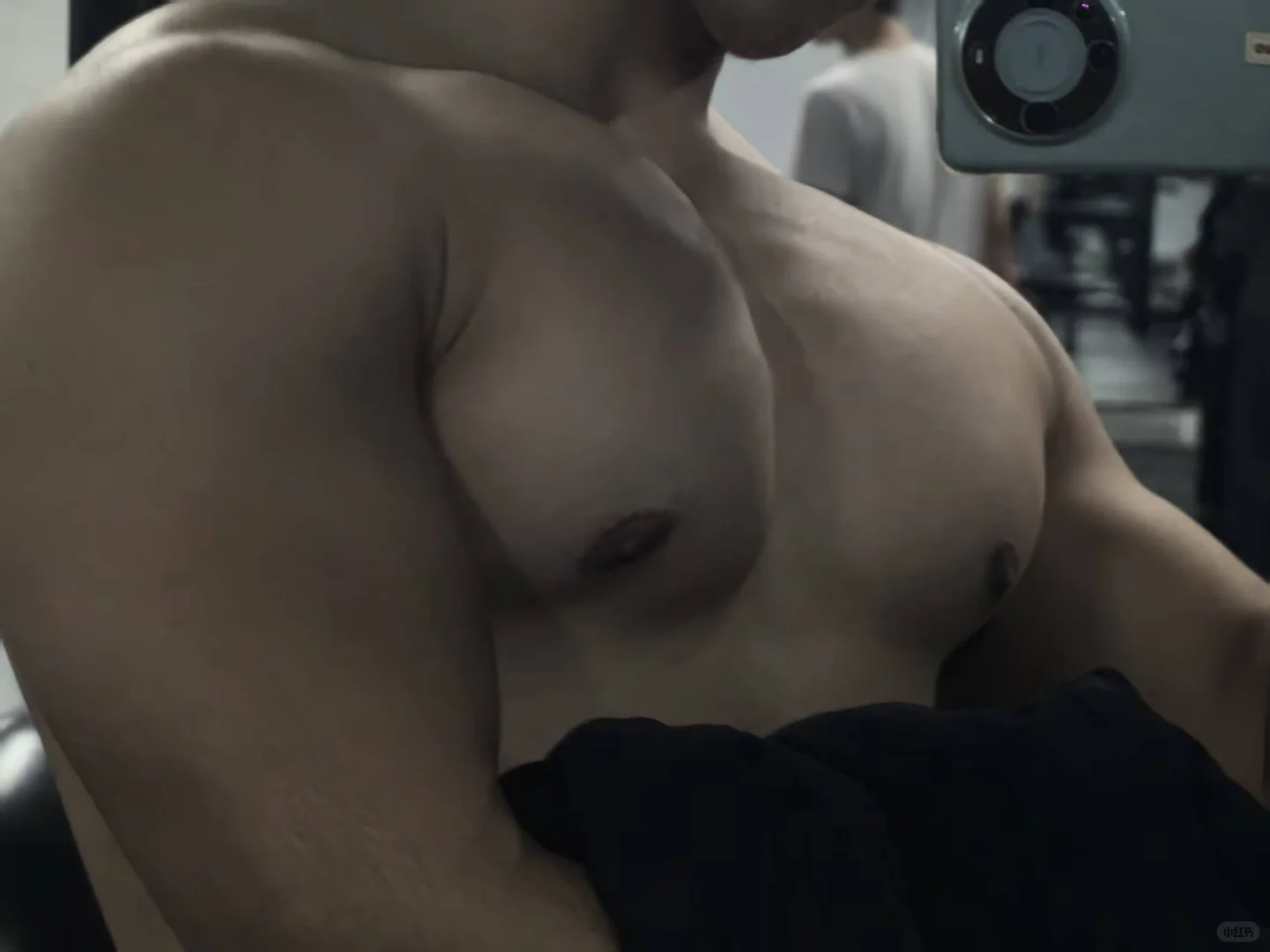 真想让你们摸摸我对象的胸肌