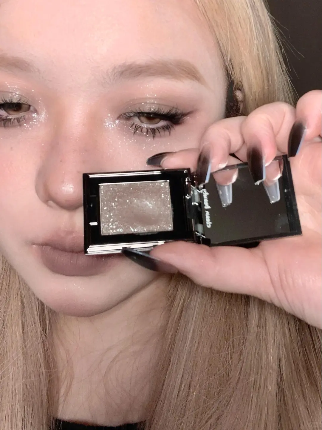 baby混血烟熏妆两件套！千禧辣妹感get!