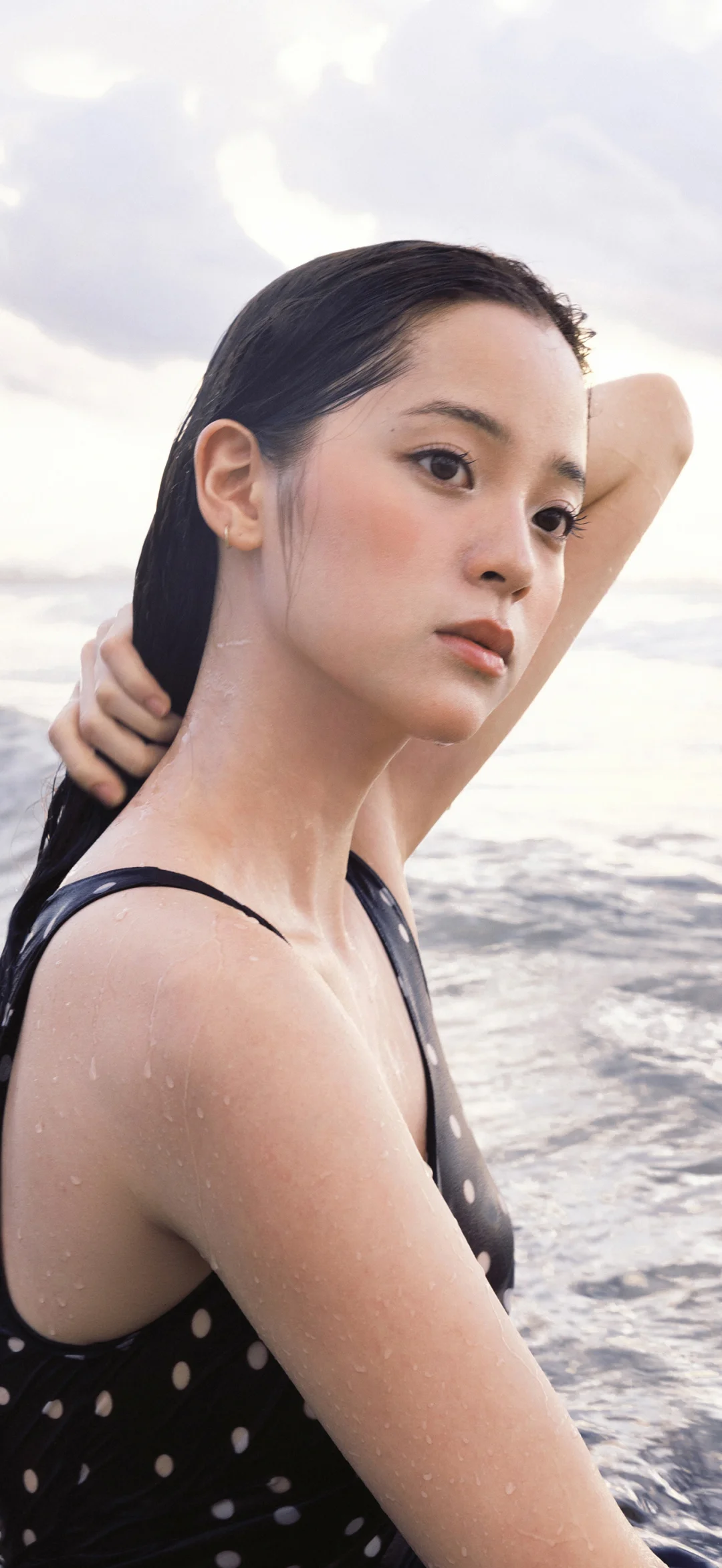 欧阳娜娜海边泳衣写真壁纸