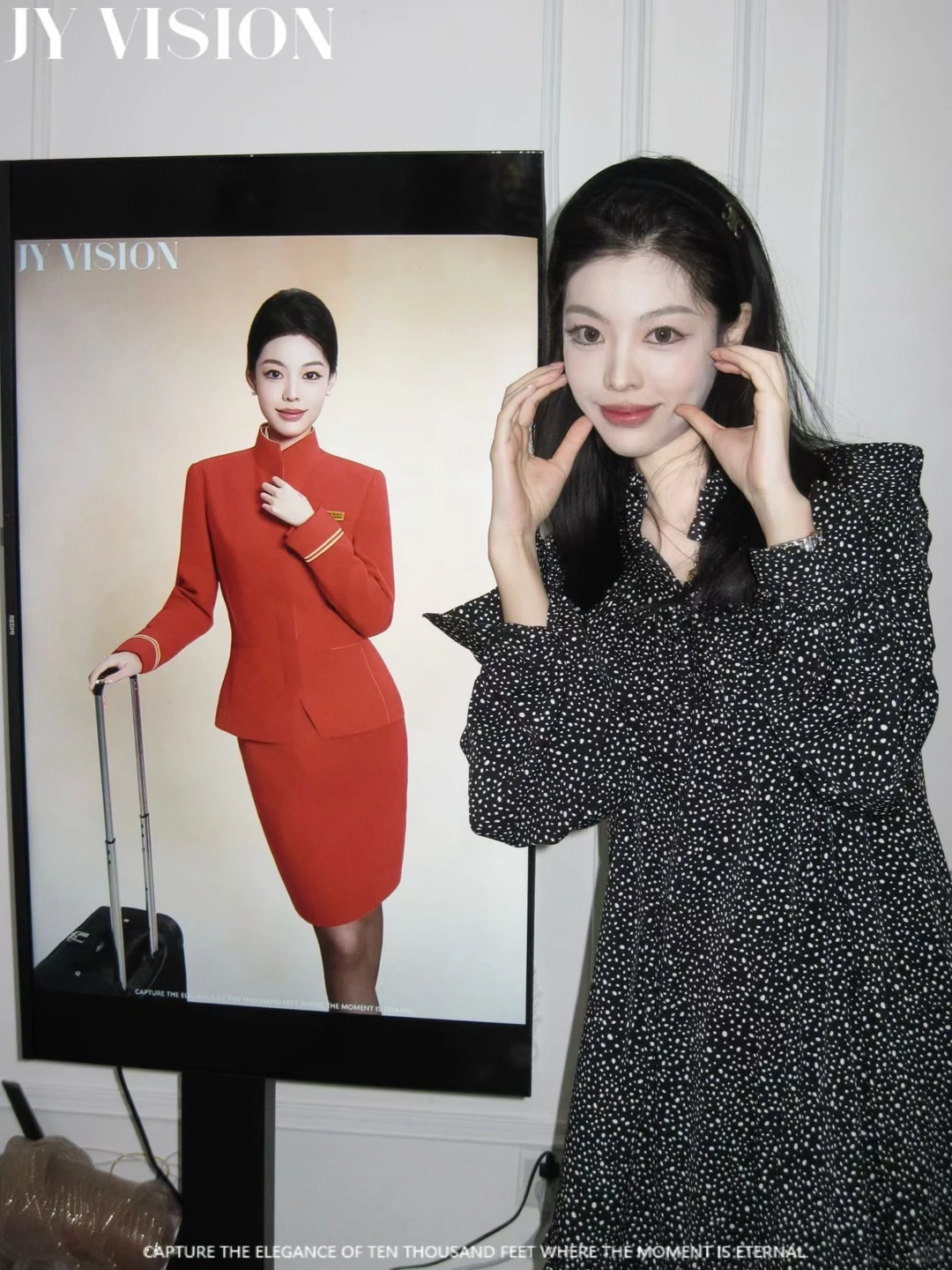 空姐圈炸了！制服写真大屏合影直接封神🤩