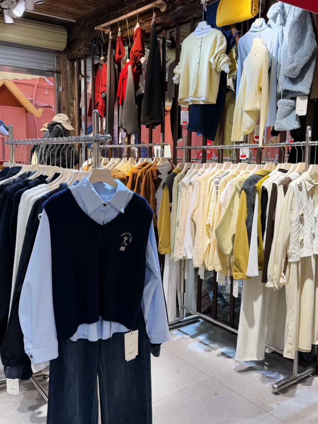 昆明99元自助女装！月薪三千也可以穿衣自由