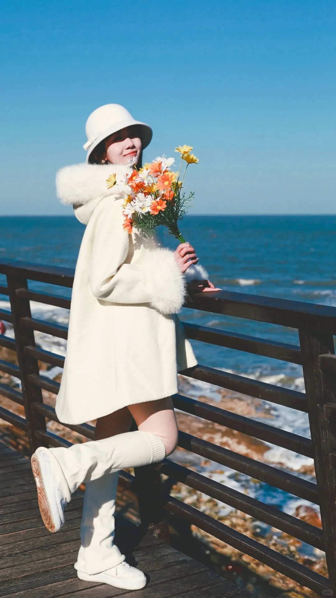 就喜欢穿白色！海边拍的～