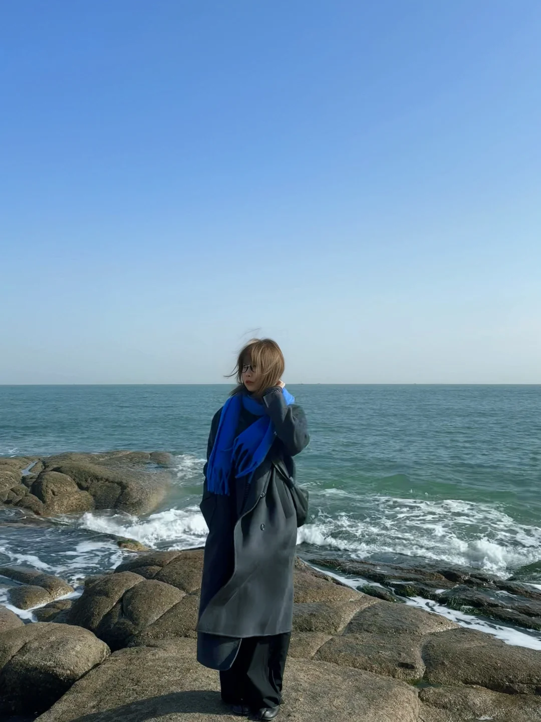 冬天 海边两小时 很浪漫 风吹的头也痛 hhh