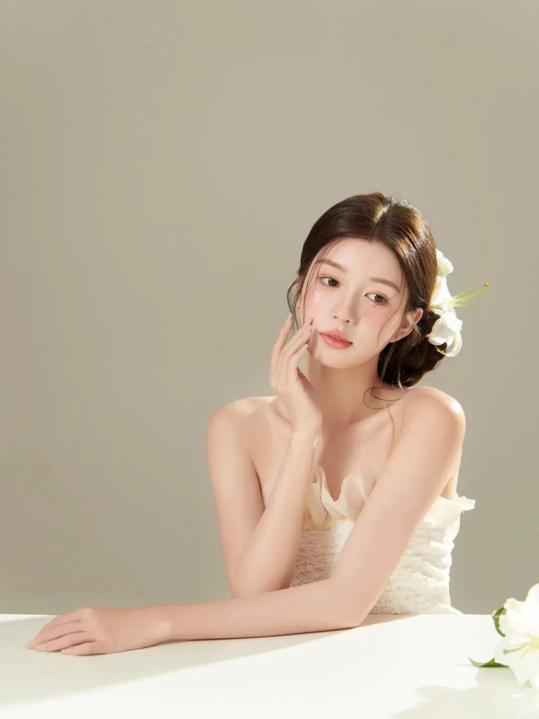 花与少女肖像写真｜纯欲感藏在眉眼间