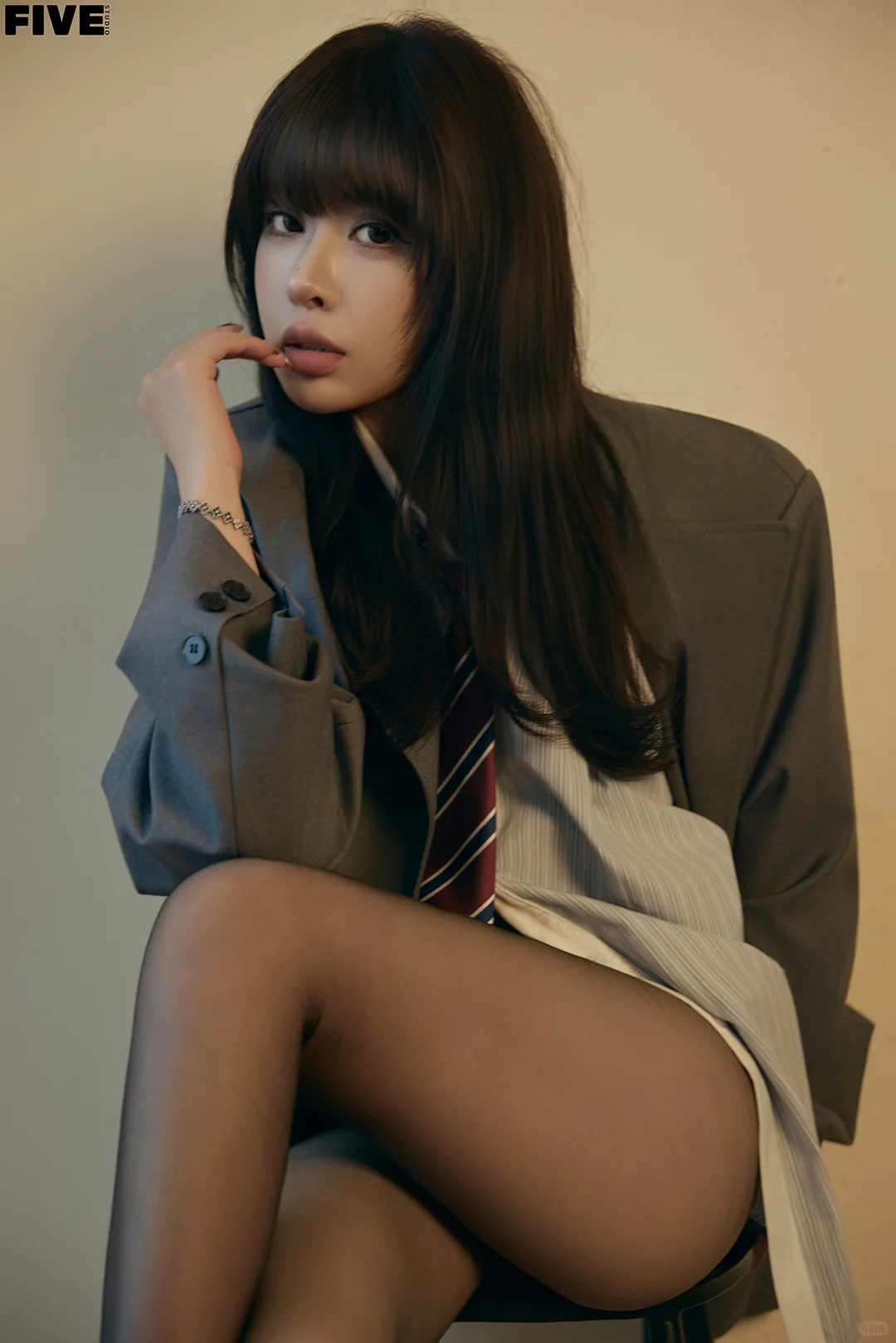 夜色朦胧映玉姿