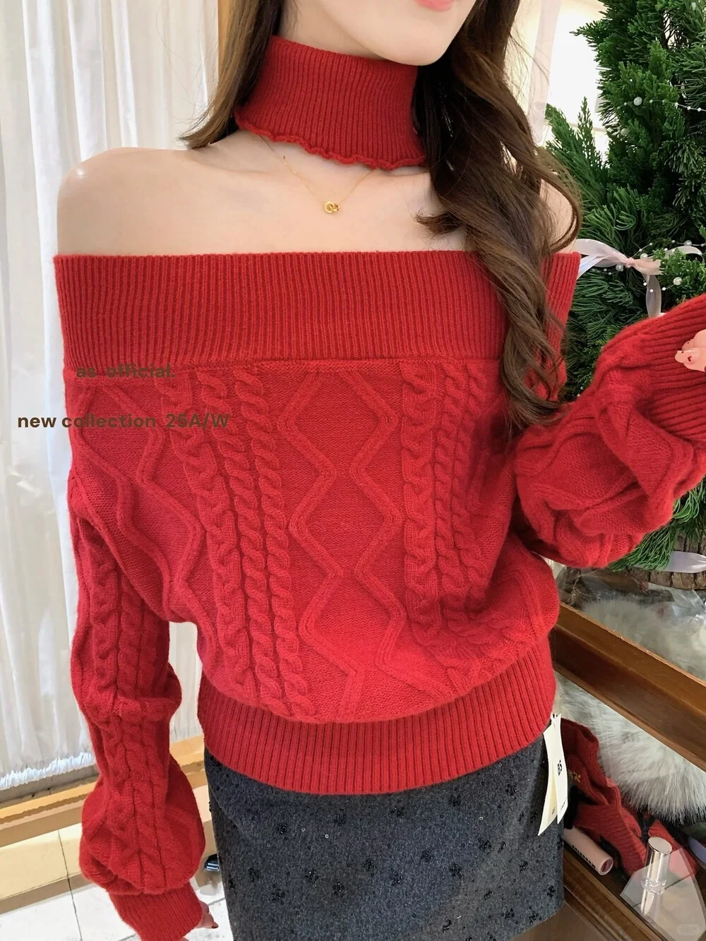 软糯一字肩毛衣+围脖套装：暖冬纯欲