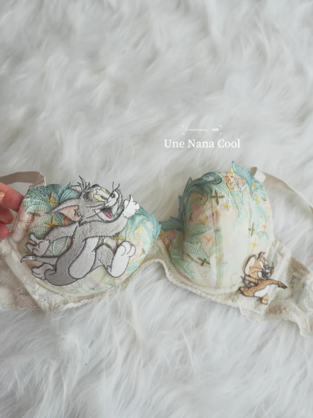 一些漂亮的蕾丝和聚拢内衣👙