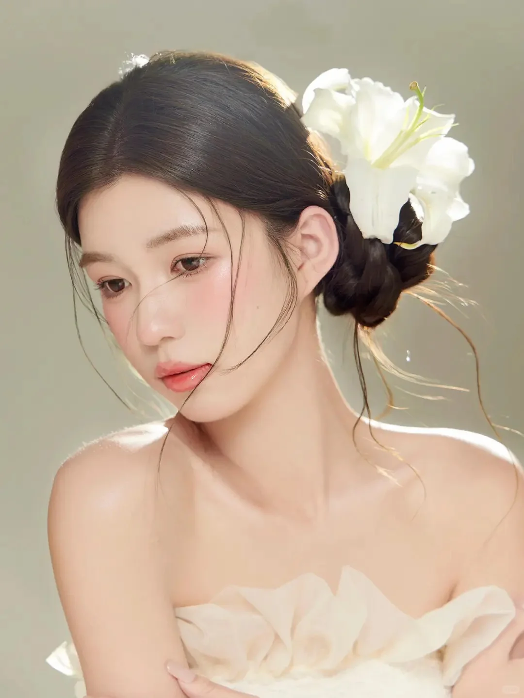 花与少女肖像写真｜纯欲感藏在眉眼间