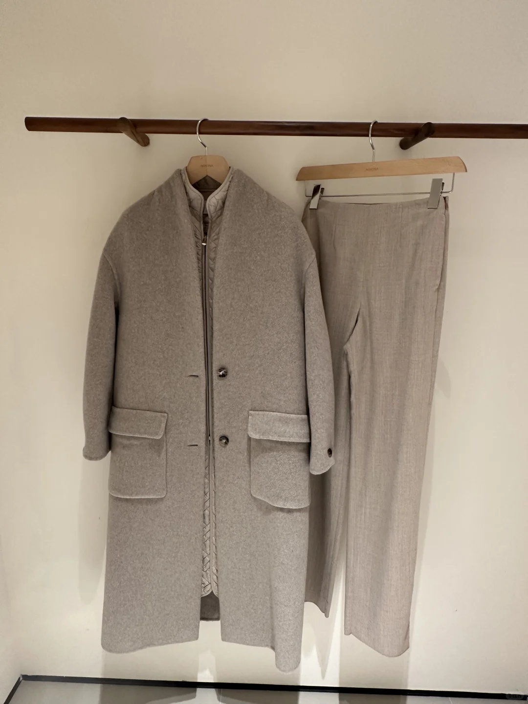 沙驼色+杏色｜一套穿出温柔力量感