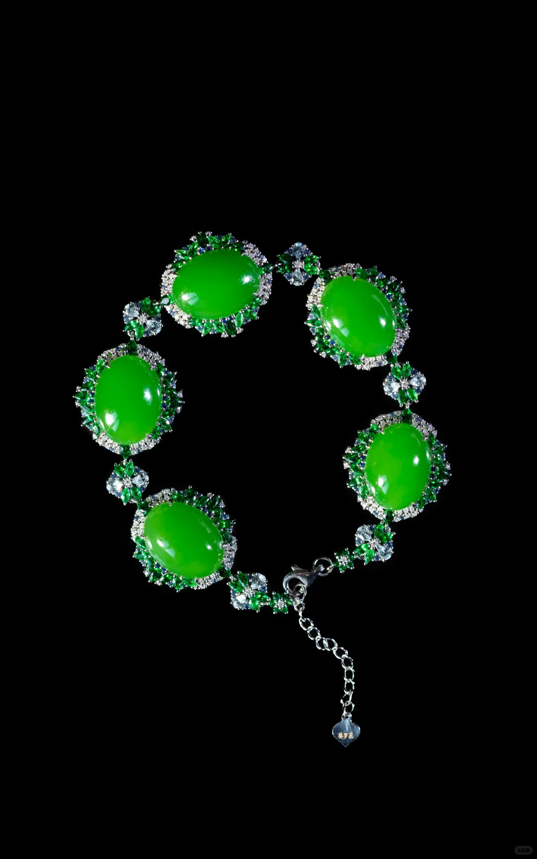 铠甲or软肋？5A高色苹果绿演绎「荆棘森林」