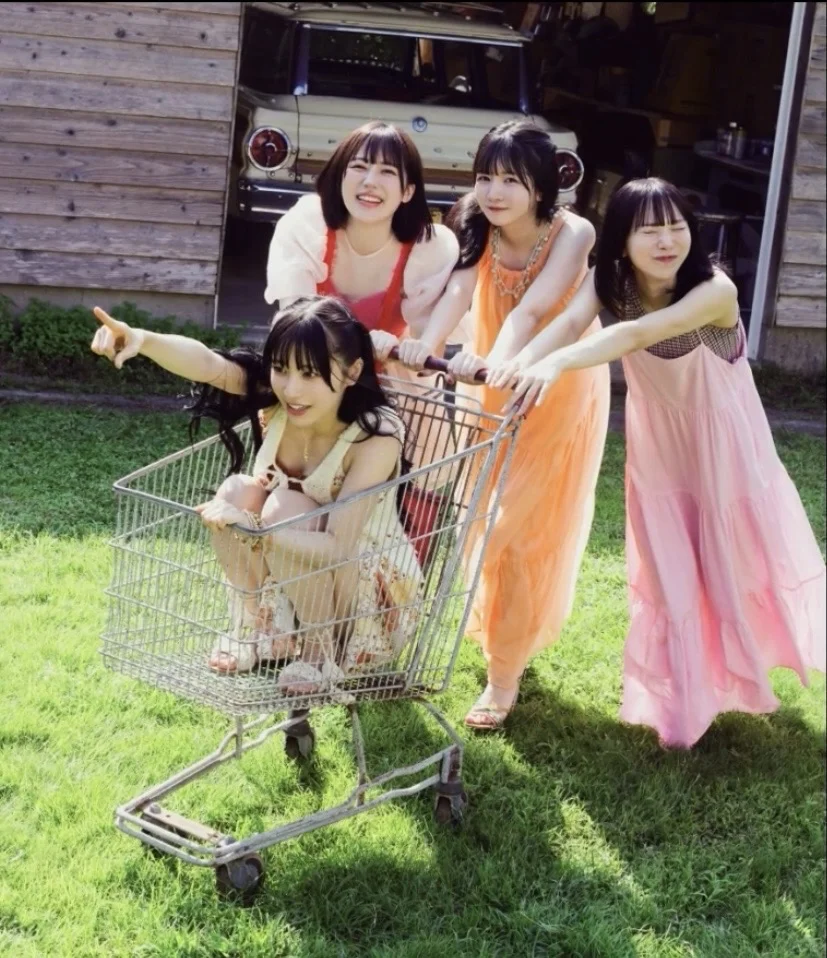 ……你注意到这本写真集的异常了吗？