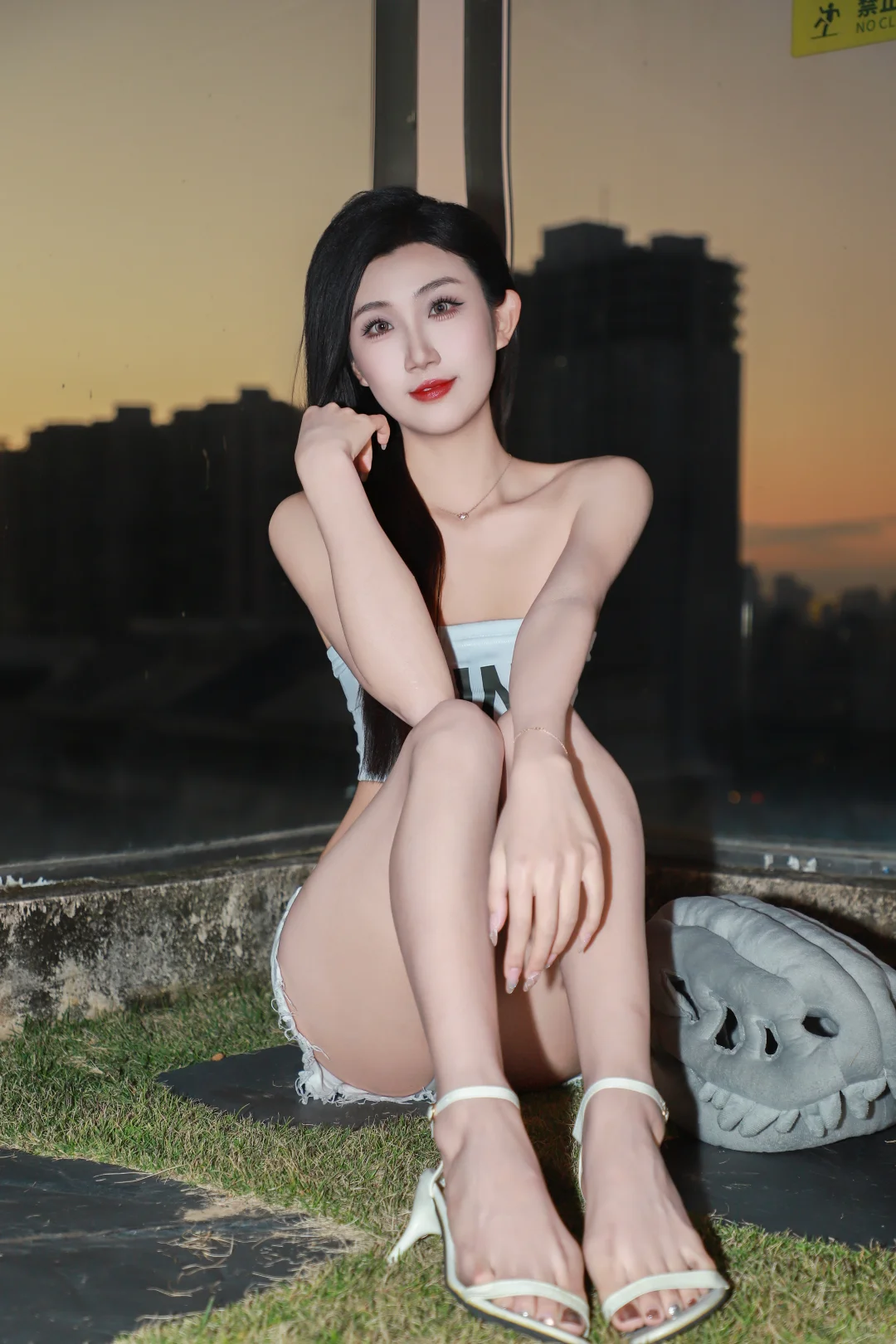 辣妹都给我去学这个姿势！📷