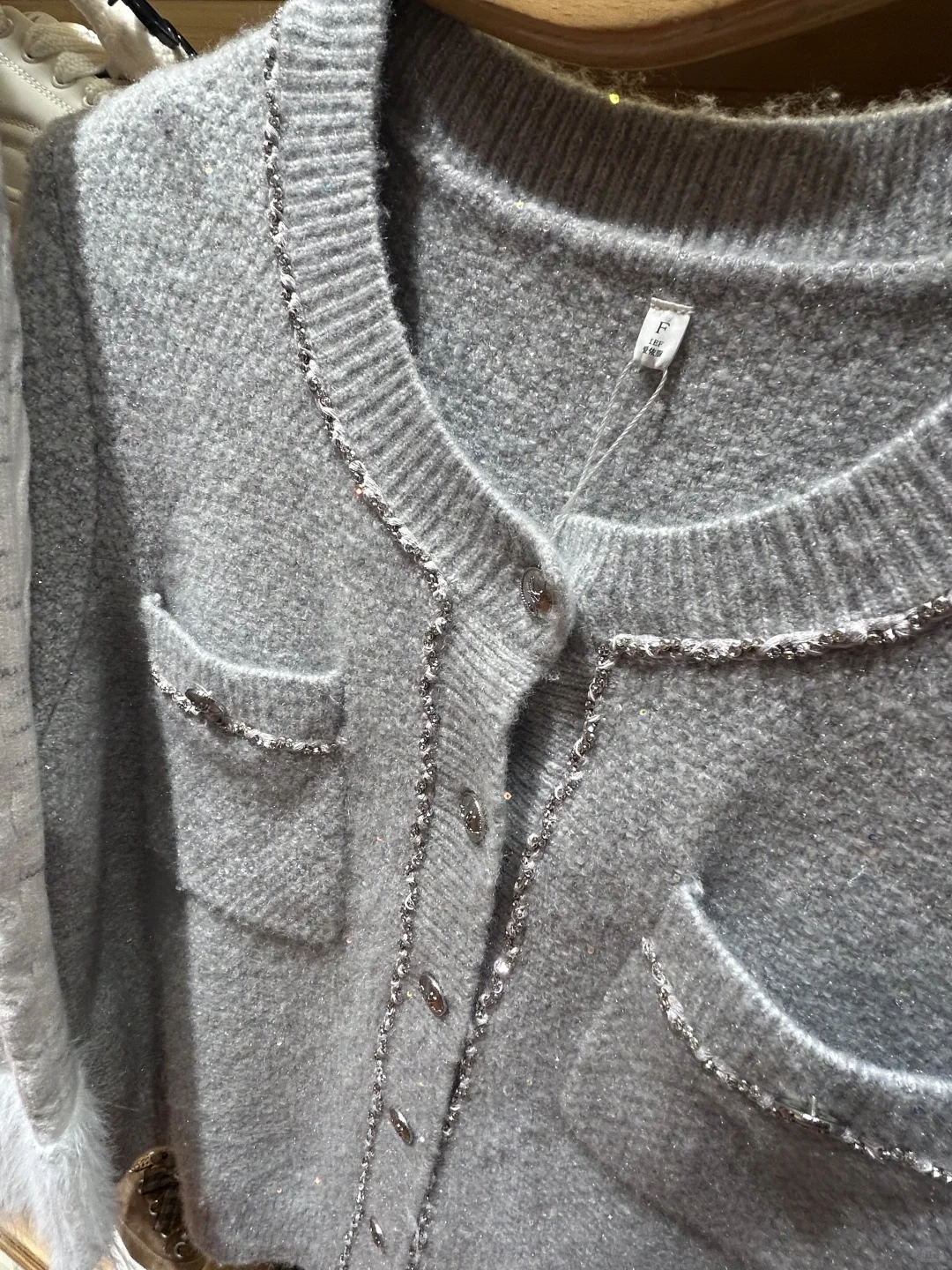 爱依服铁粉灰色控看过来