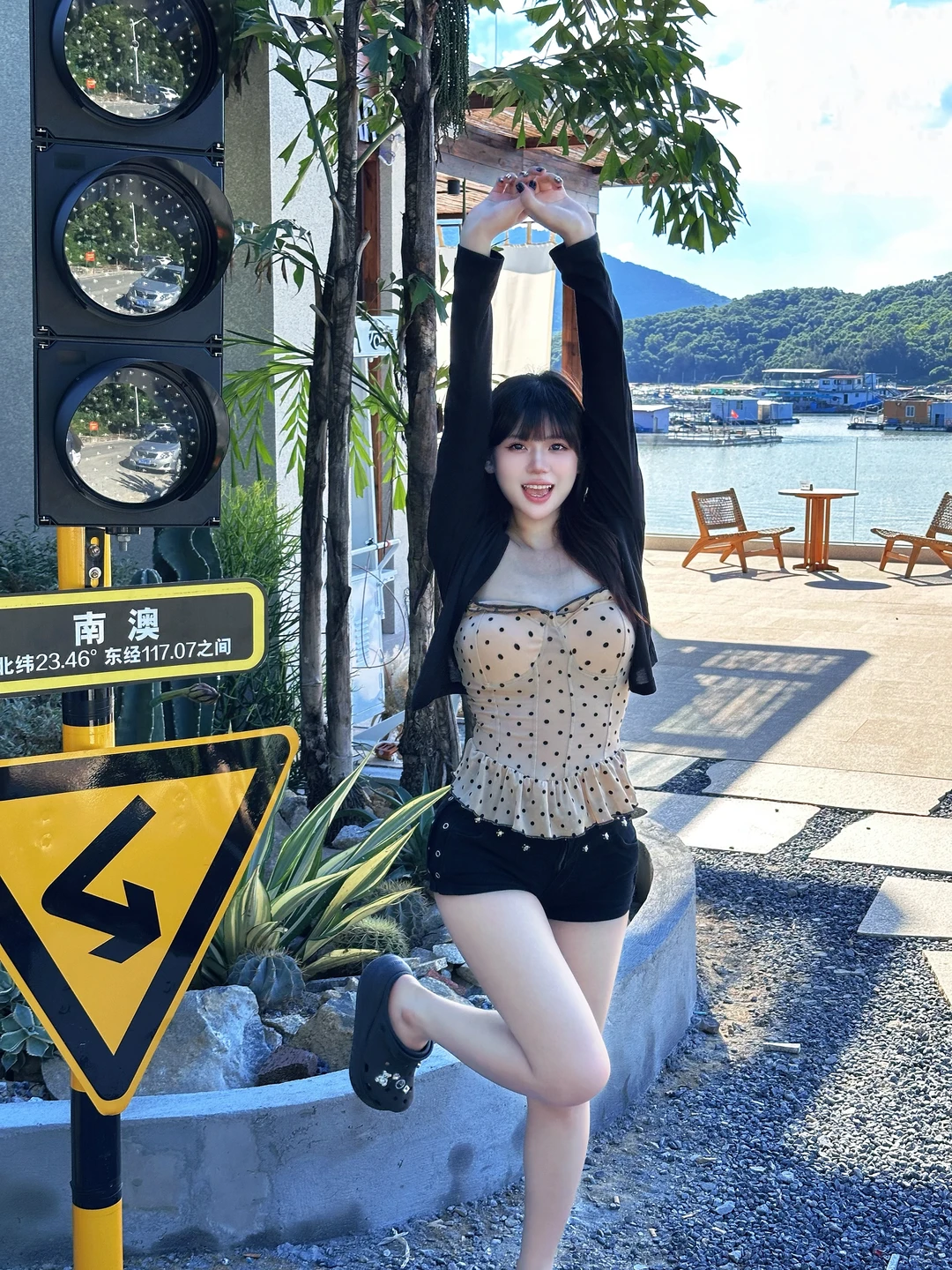 辣妹拍照姿势｜半身照这么拍原地出片又好学！