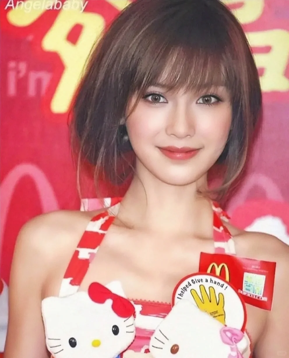 从CG游戏里走出来的女生 嫩模时期太美了