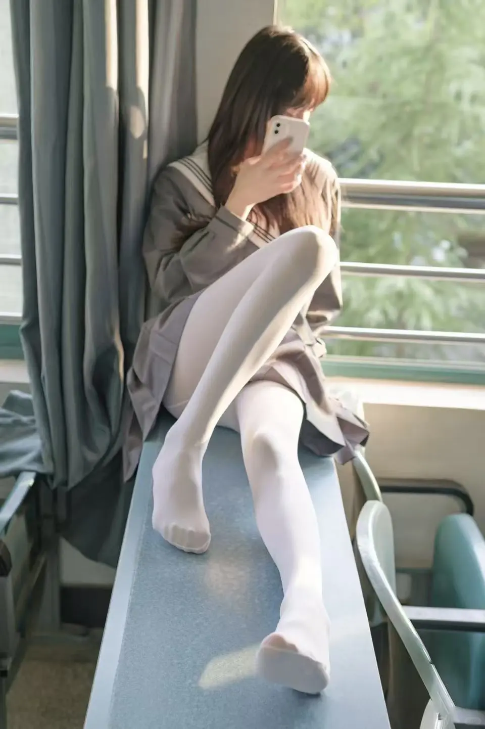 课间阳光与制服的温柔邂逅