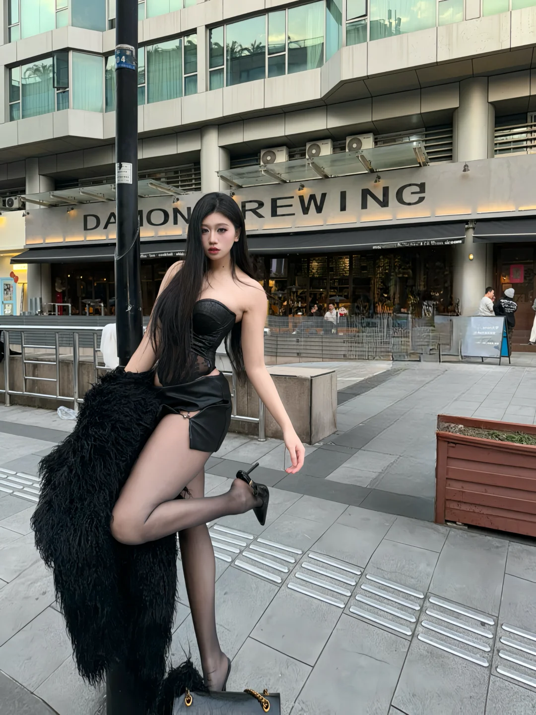 这种高个子还带点肉的女生简直是神