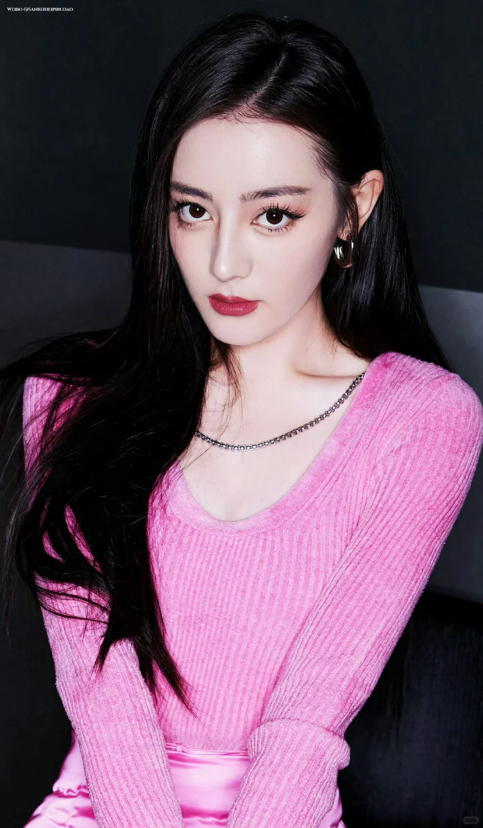 迪丽热巴 粉色辣妹装凹凸好身材