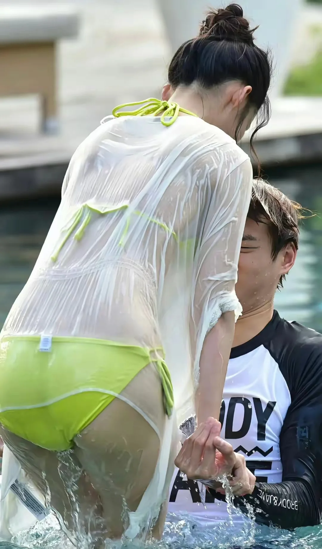 一起去湿湿的海边吧！🌊李沁，亮点自寻