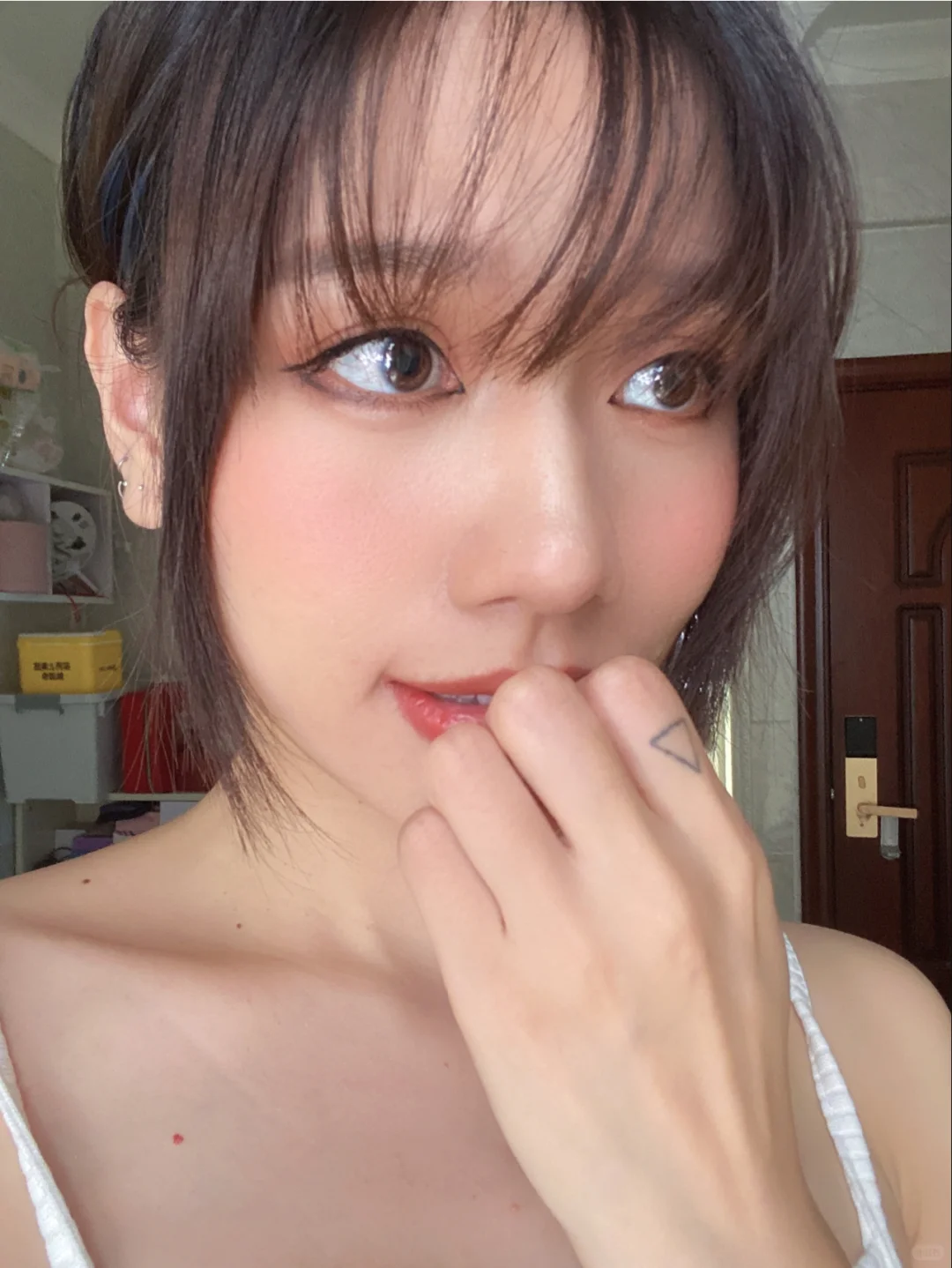 当一个普通单眼皮女生化了baby嫩模妆