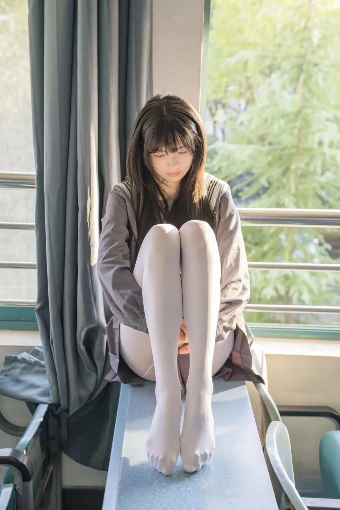 课间阳光与制服的温柔邂逅