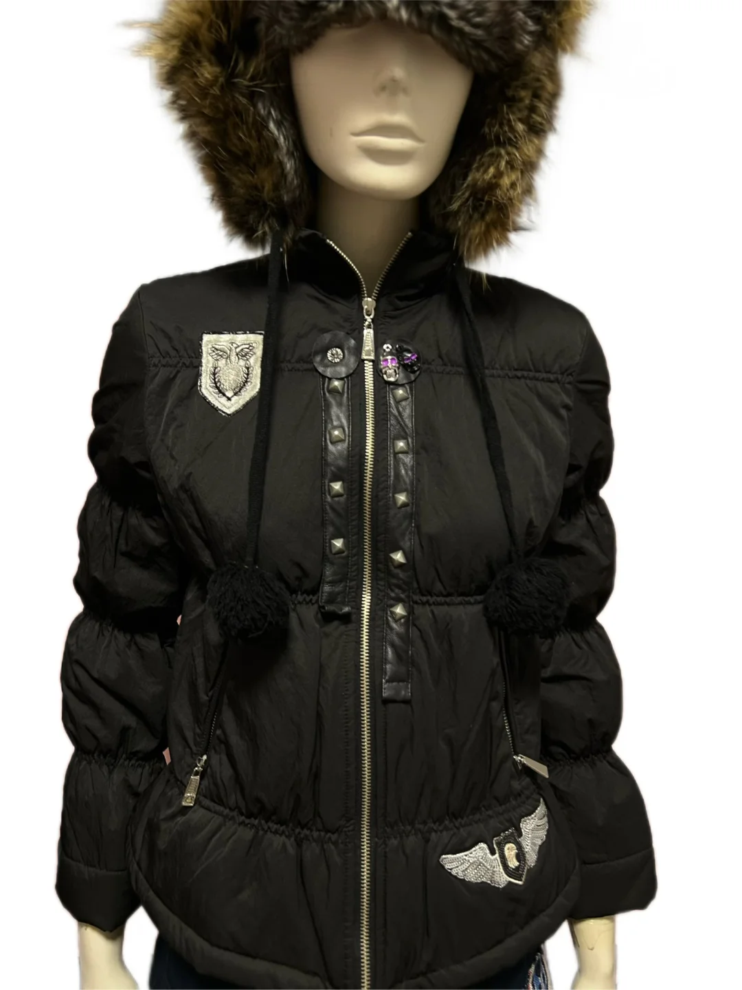意产全新 涩谷辣妹铆钉骷髅头毛毛羽绒服