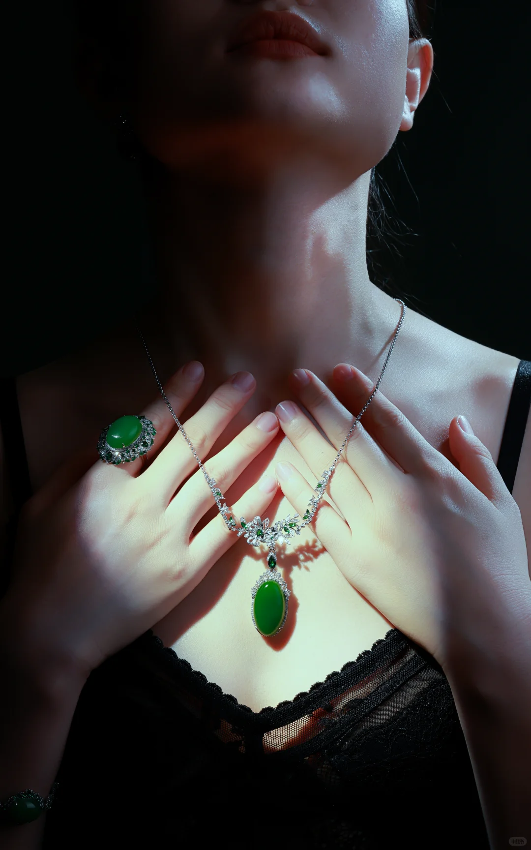 铠甲or软肋？5A高色苹果绿演绎「荆棘森林」