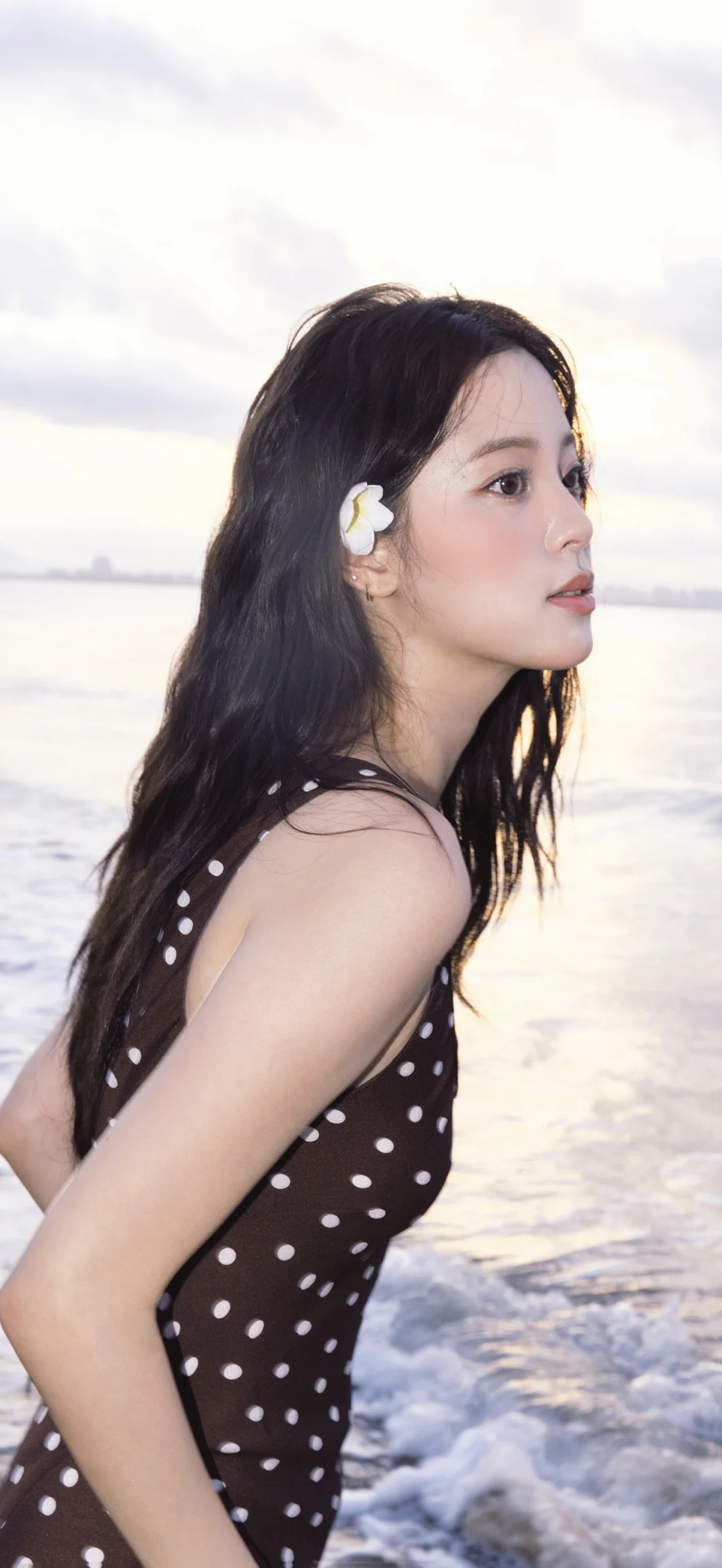 欧阳娜娜海边泳衣写真壁纸