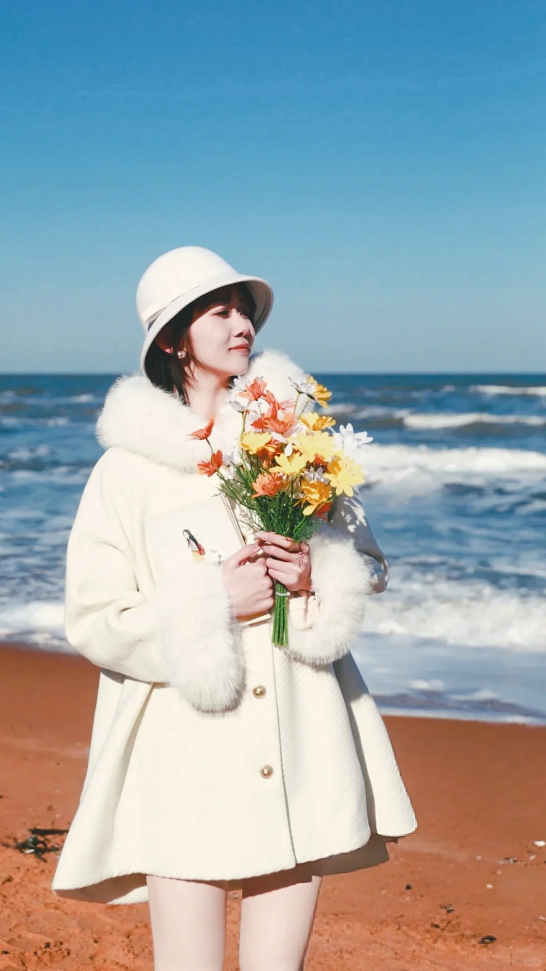 就喜欢穿白色！海边拍的～