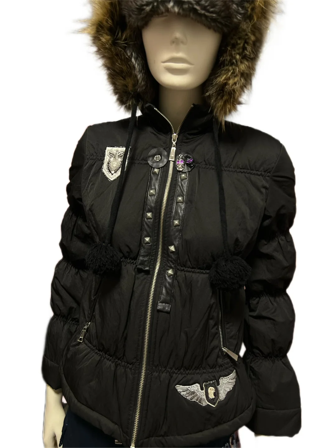 意产全新 涩谷辣妹铆钉骷髅头毛毛羽绒服