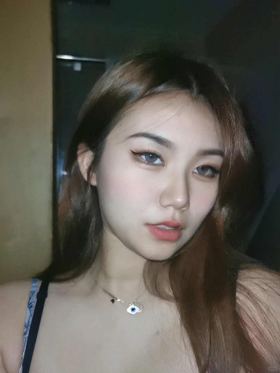 嫩模妆+闪光灯绝绝子！