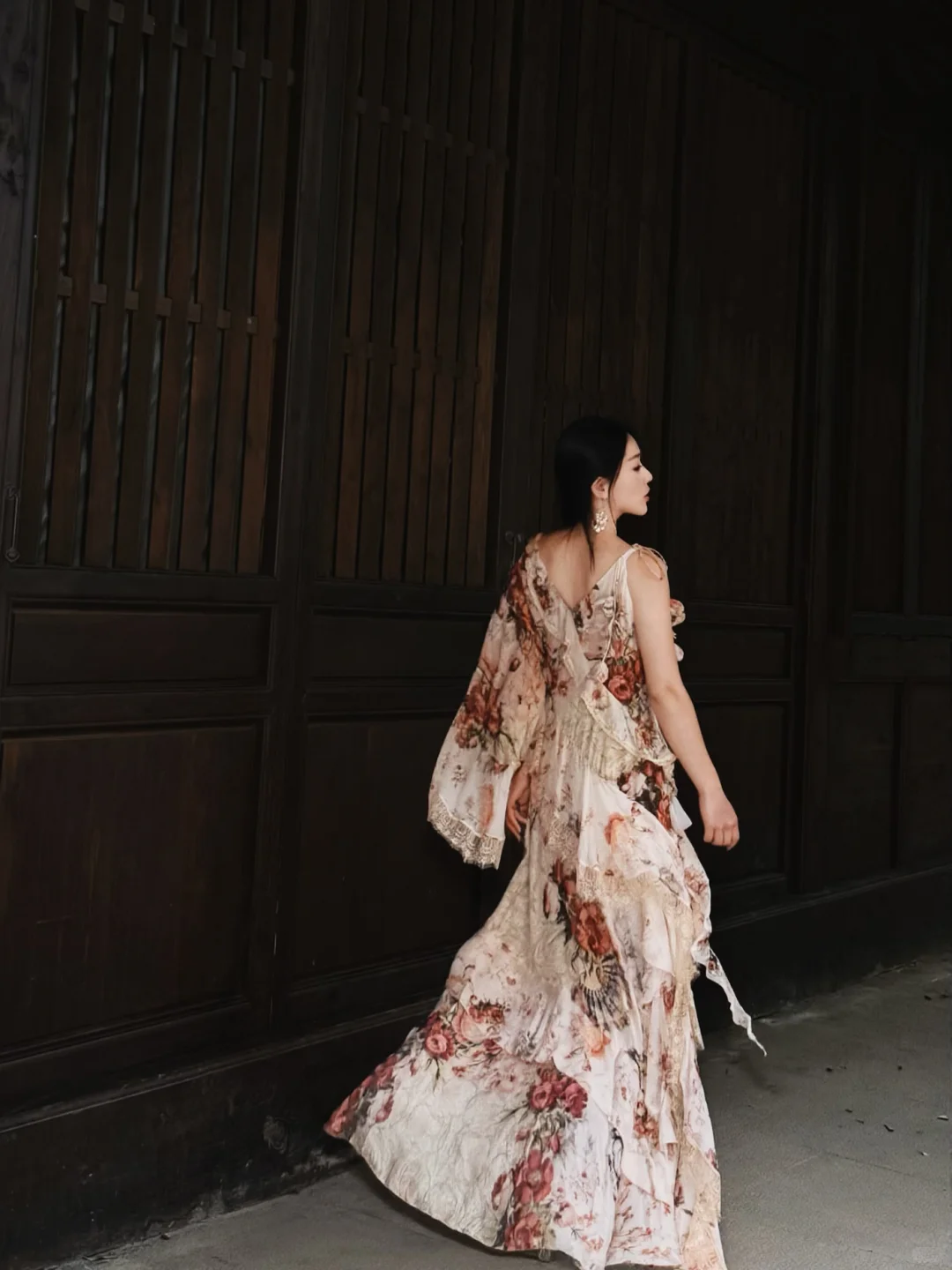 生长在荆棘里的玫瑰🌹才更娇艳