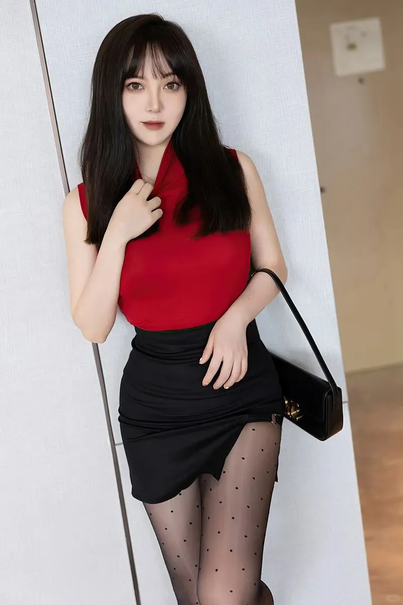 𝑹𝒐𝒎𝒂𝒏𝒄𝒆|黑丝包臀裙