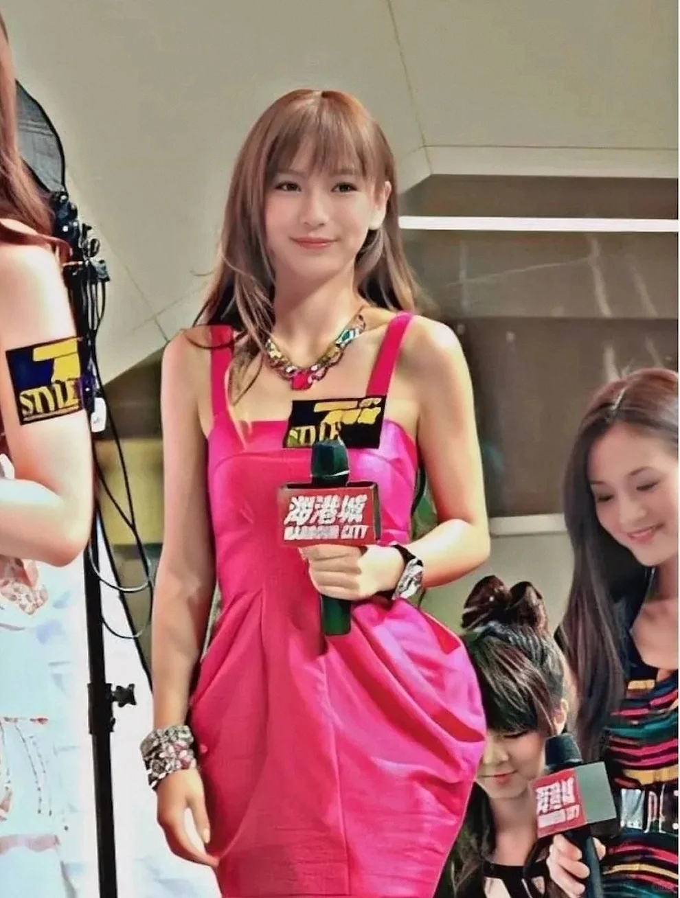 从CG游戏里走出来的女生 嫩模时期太美了