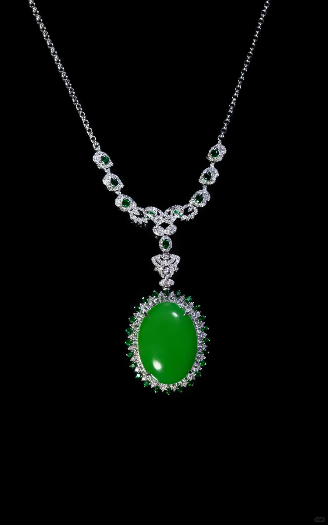 铠甲or软肋？5A高色苹果绿演绎「荆棘森林」