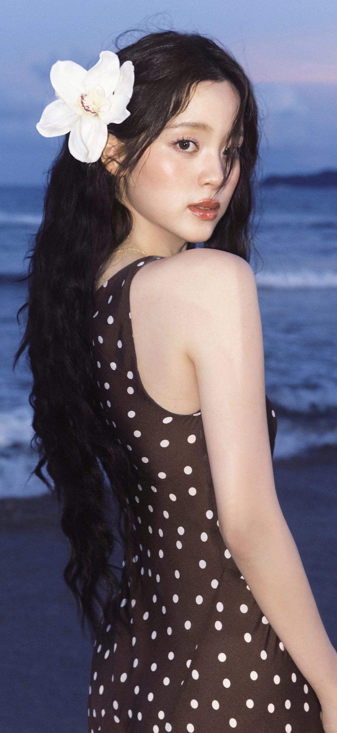 欧阳娜娜海边泳衣写真壁纸