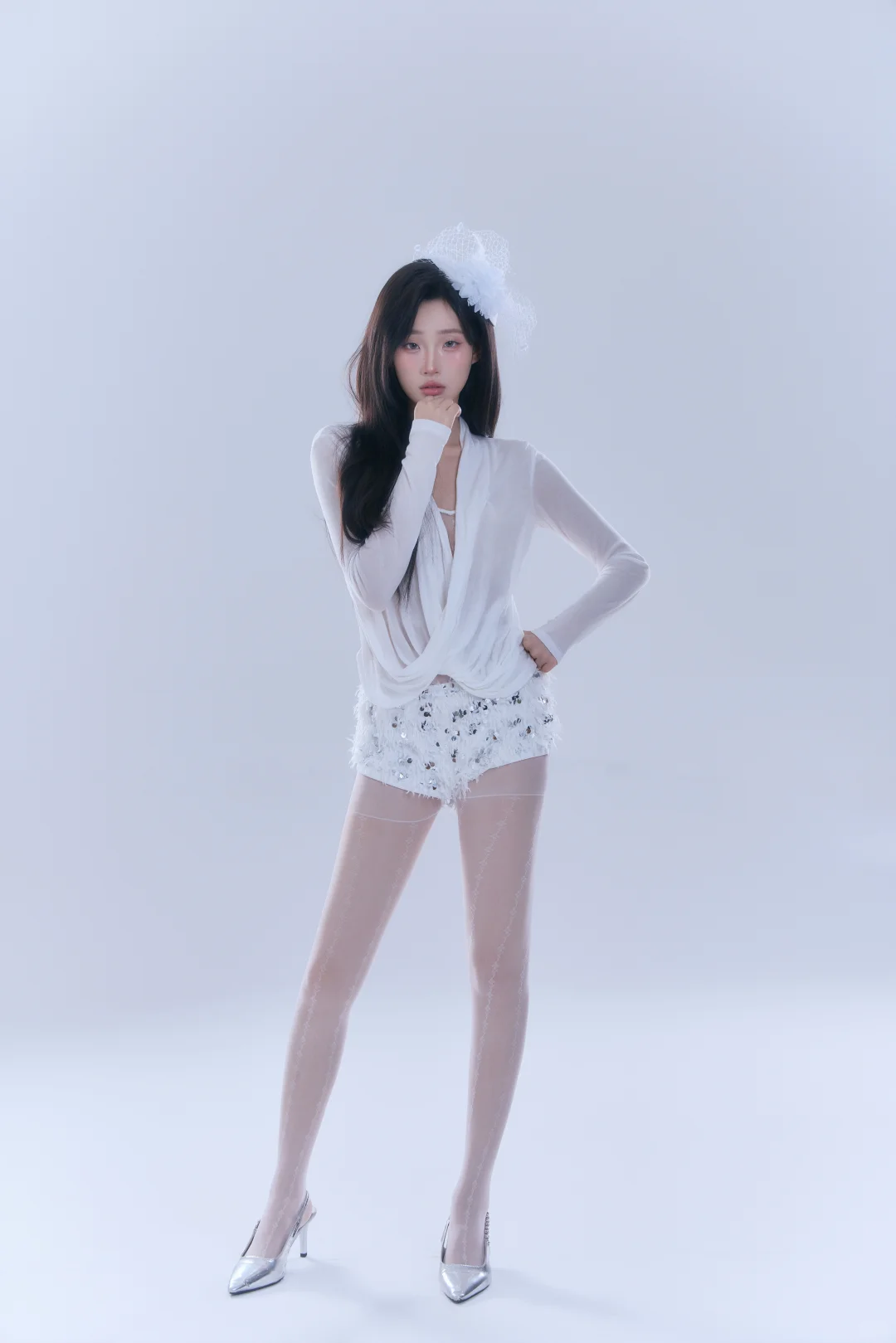 高级的纯欲，是眼神里的天真和细节处的性感