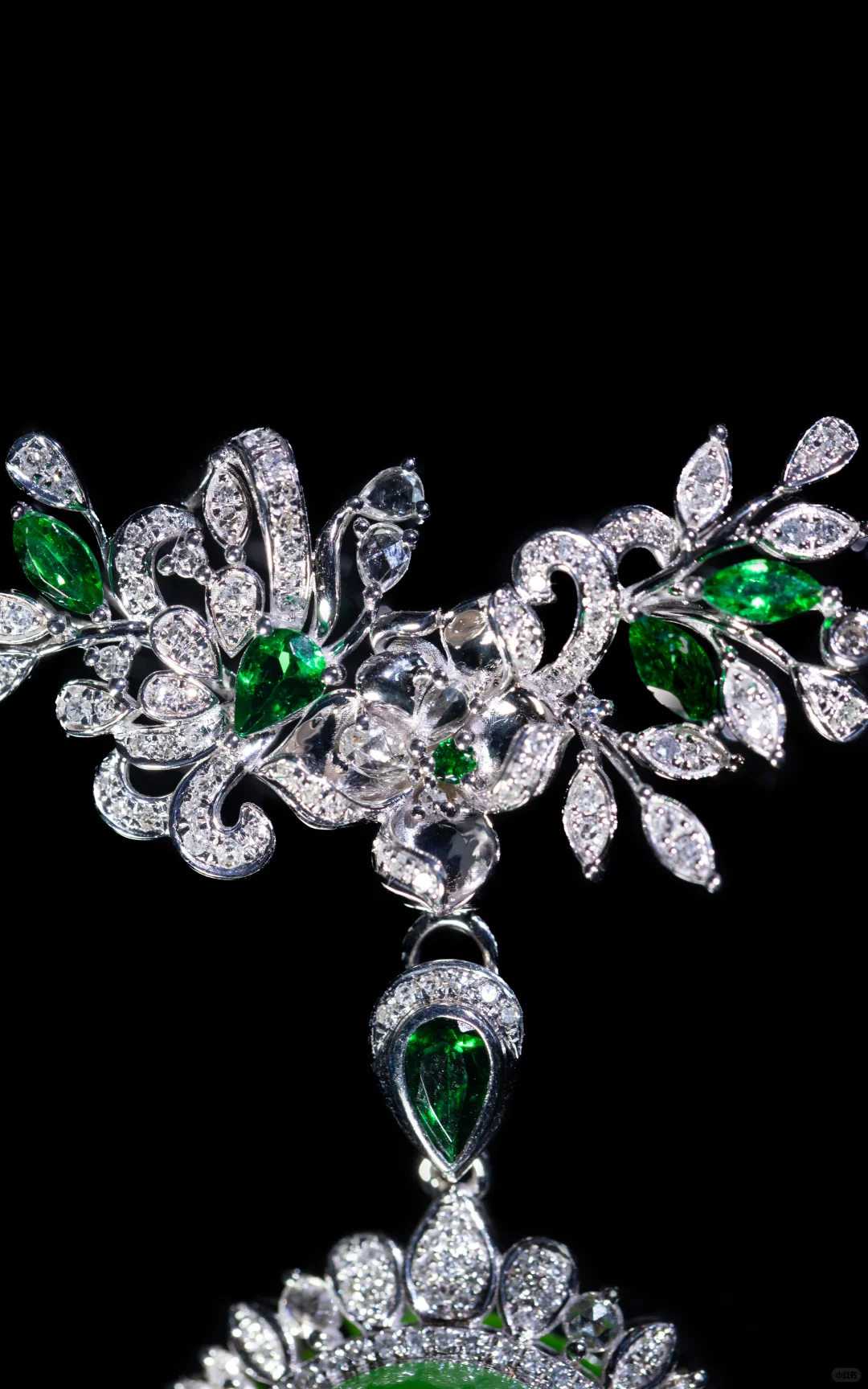 铠甲or软肋？5A高色苹果绿演绎「荆棘森林」